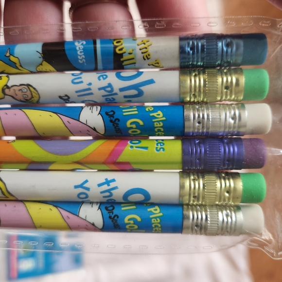 Dr. Seuss bundle 6 Pencils, 6 Erasers, 1 Pencil Sharpenir - Picture 12 of 12